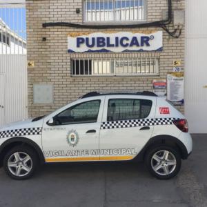 Rotulación de coche policial en vinilo reflectante homologado e impresión digital fundido para Ayuntamiento de Fuenteherido Huelva.