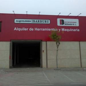 Rotulación de fachadas con vinilos y letras corpóreas. Alquileres Ibarburu e Inversiones Beragui Dos Hermanas Sevilla.