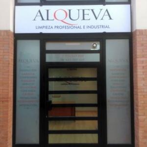 Rotulación en vinilo ácido plata con impresión digital. Alqueva Limpieza Profesional. Sevilla.