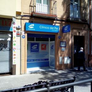 Rótulo cartel luminoso, clínica del piePodovita Sevilla.