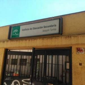 Rótulo Cartel Totem homologado para Colegios e institutos Públicos. Sevilla