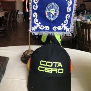 Guión banderín bordado de sobremesa y gorra bordada para Agrupación Motorista Cota Cero Sevilla.