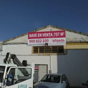 Lona publicitaria para venta de viviviendas y locales en distintas poblaciones de Sevilla para Aliseda.