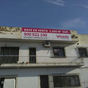 Lona publicitaria para venta de viviviendas y locales en distintas poblaciones de Sevilla para Aliseda.