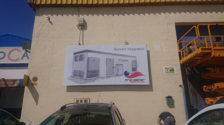 Cartel valla publicitaria para Proinsener en Aznalcollar en Sevilla.