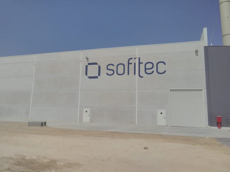 Letras corpóreas en aluminio lacado para Sofitec Sevilla.