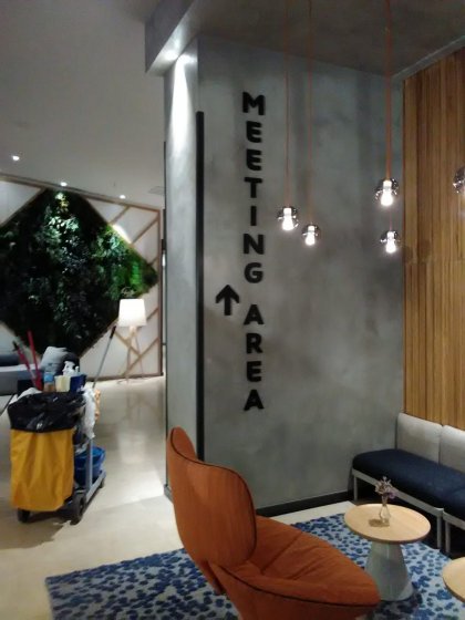 Letras corpóreas en PVC lacado. Gourmetbar Sevilla. Montado para agencia de Publicidad.