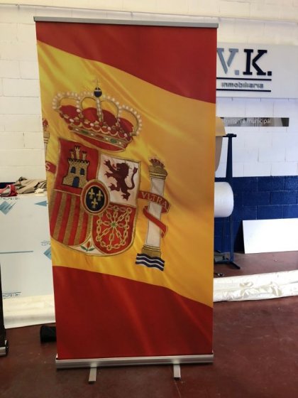 Roll up con gr&aacute;fica impresa en poli&eacute;ster especial. Cuartel General de la Fuerza Terrestre en Sevilla.