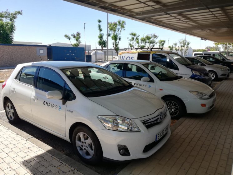 Rotulación de coche con vinilos de corte para Enaire en Sevilla.