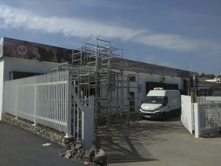 Rotulación de frontal en vinilos laminados. Fábrica de Segundín en Aracena Huelva.