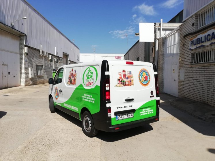 Rotulación de furgoneta en vinilos de corte fundidos para frutos secos y especias Alfer en Sevilla.