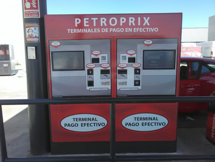 Rotulación en vinilo personalizado de Surtidores de gasolina para Petroprix en Sevilla.