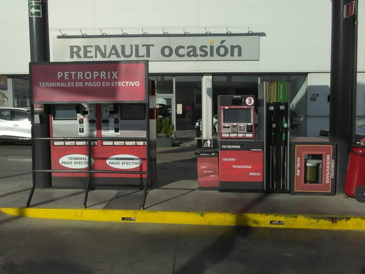 Rotulación en vinilo personalizado de Surtidores de gasolina para Petroprix en Sevilla, Granada, Almería, Málaga, Cádiz y Córdoba