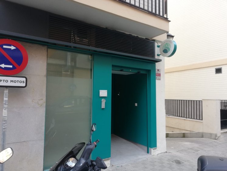 Rótulo banderola redonda a doble cara. Pilatecnic Sevilla.