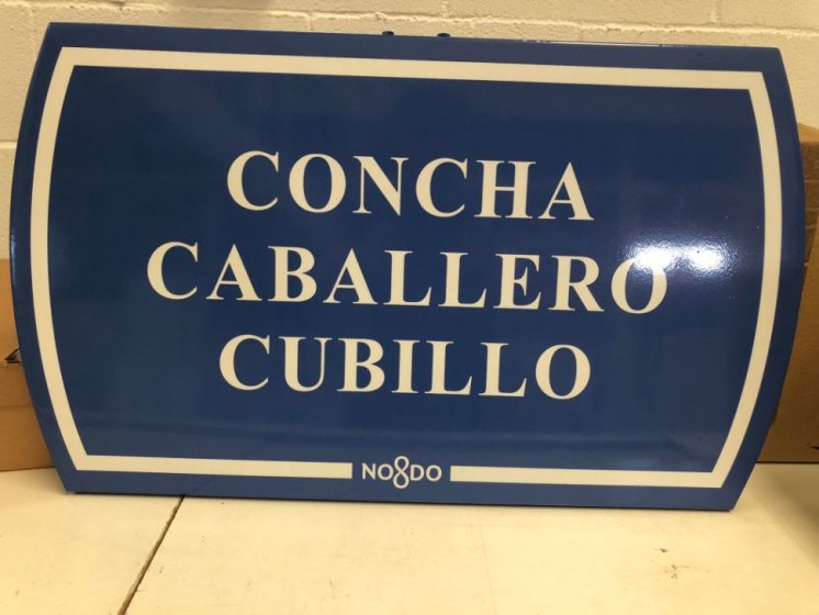 Rótulo Cartel en bandeja de señalización en aluminio rotulado con vinilos reflectantes. Callejero del Ayuntamiento de Sevilla.