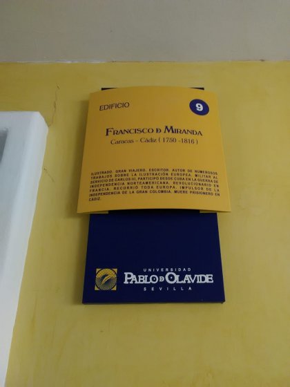 Rótulo cartel homologado para la Universidad Pablo de Olavide Sevilla.