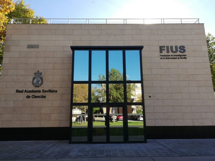 Rótulo en pvc recortado y lacado. Real Academia de la Ciencia. FIUS Fundación de Investigación de la Universidad de Sevilla.