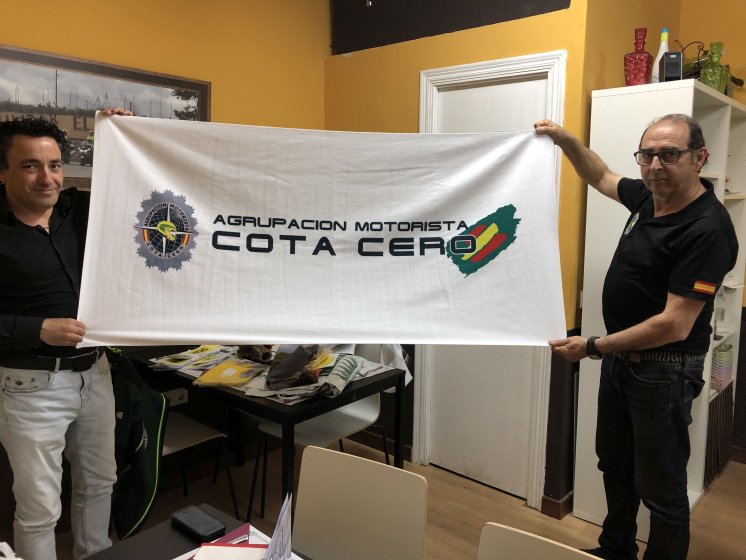 Toalla con grabación personalizada por sublimación, para la Agrupación Motorista Cota Cero Sevilla.