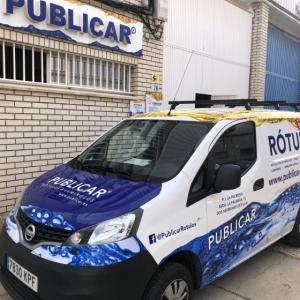 Rotulación de furgoneta semi integral, en impresión digital laminado fundidos especiales vehículos. Publicar Sevilla.