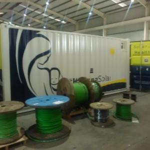 Rotulación de un lote de 13 contenedores container en vinilo de corte especial para Kaduna Solar. Fabricados por Proinsener Sevilla.