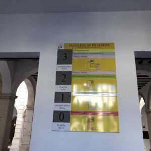 Rótulo Cartel de señalización de la Universidad de Sevilla.