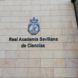 Rótulo en pvc recortado y lacado. Real Academia de la Ciencia. FIUS Fundación de Investigación de la Universidad de Sevilla.