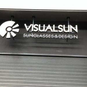 Letras corpóreas en aluminio lacado e iluminadas, con estructura de acero inoxidable para Visualsun, Centro comercial Lagos Sevilla.