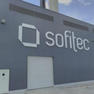 Letras corpóreas en aluminio lacado para Sofitec Sevilla.