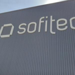 Letras corpóreas en aluminio lacado para Sofitec Sevilla.