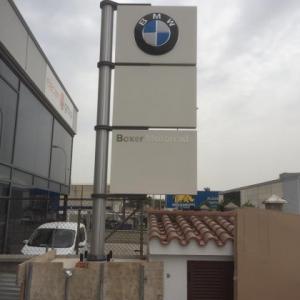 Montaje de rótulos e instalaciones de Concesionario BMW Motorrad Boxer Algeciras. Lienzos, cuadros, textos recortados vinilos.