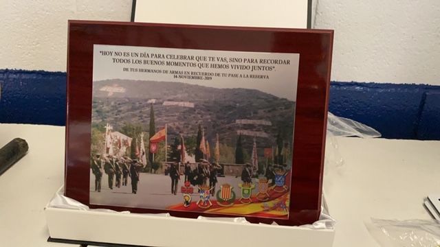 Placa conmemorativa con estuche, personalizada en impresión digital.