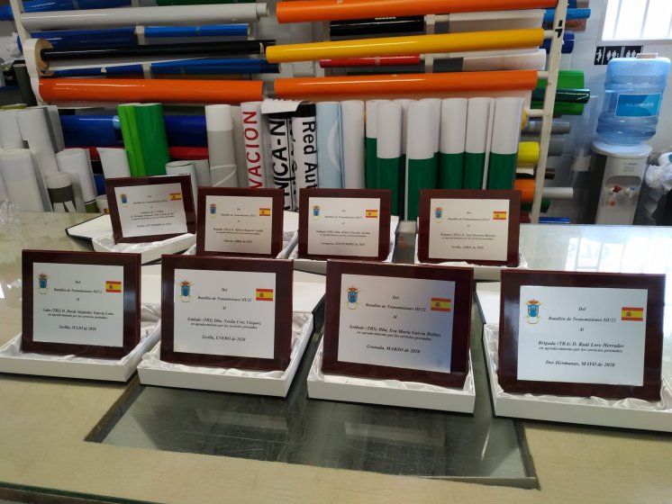 Placa conmemorativa con estuche, personalizada en impresión digital. Batallón de transmisiones III/22 en Sevilla.