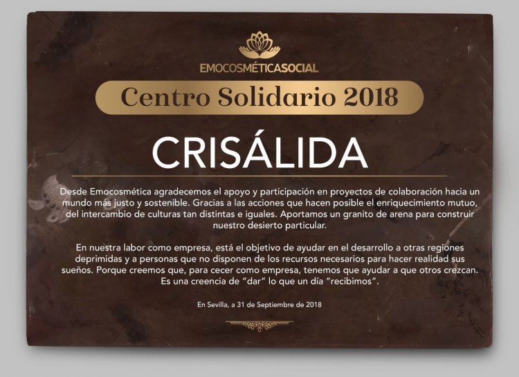 Placa rotulada sobre metacrilato para Emocosmética en Sevilla