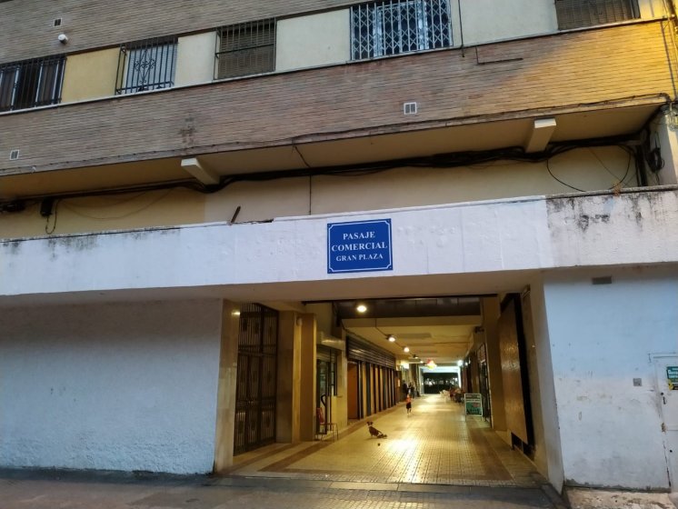 Placa señalización de calles del Ayuntamiento de Sevilla. Gerencia de Urbanismo.