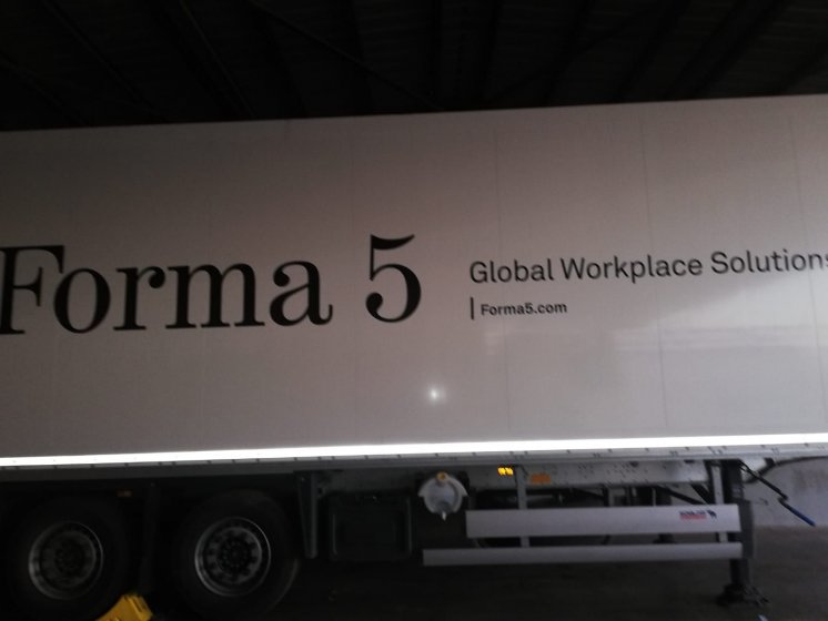 Rotulación de camión trailer, en vinilo de corte para Forma 5 en Sevilla.
