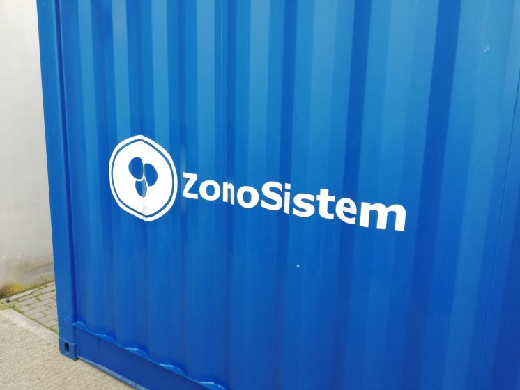 Rotulación de contenedor container en vinilo especial de corte, para Ingeniería del Ozono en Cádiz.
