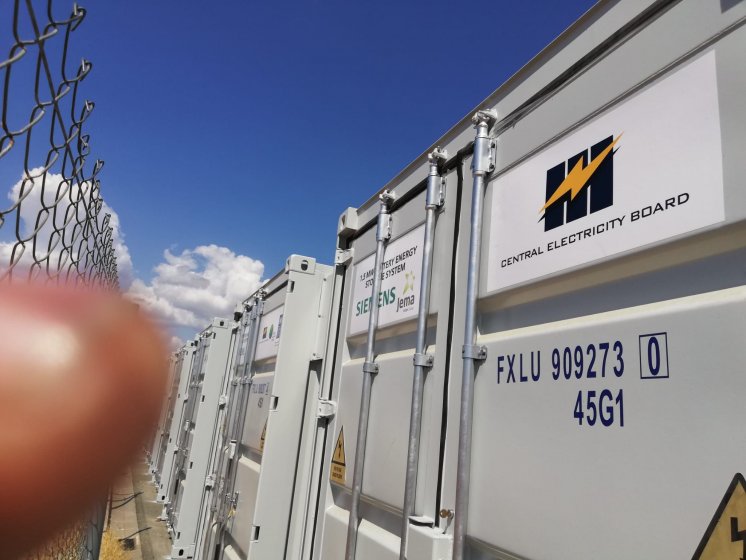 Rotulación de contenedores container en vinilo de corte especial para Siemens. Fabricados por Proinsener Sevilla.