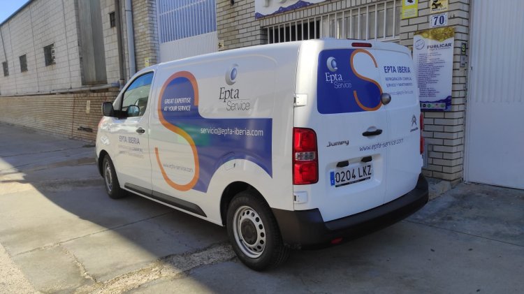 Rotulación de furgoneta semi integral con vinilos fundidos para Epta Iberia Sevilla