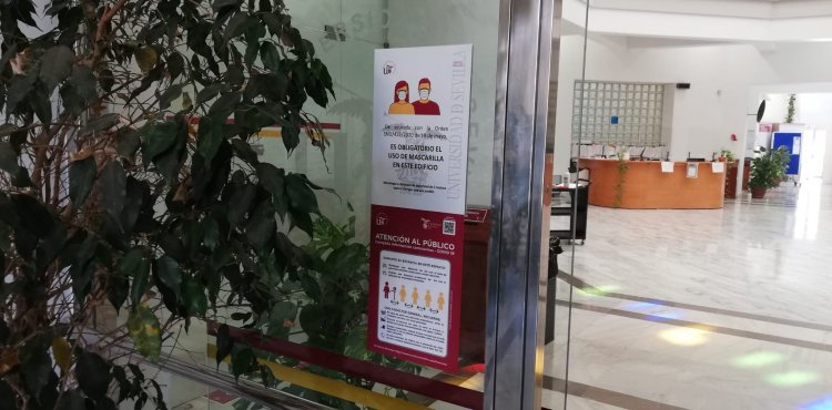 Rotulación y señalización de suelos y cartelería frente al coronavirus covid 19 en Pabellón de México de la Universidad de Sevilla.