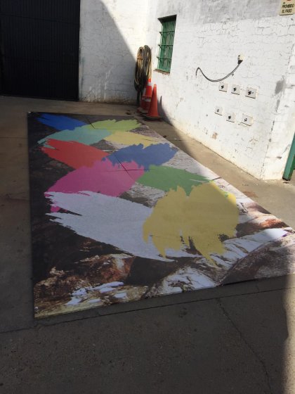 Rotulaci&oacute;n en vinilo especial con laminado antideslizante mate para roc&oacute;dromo Sevilla