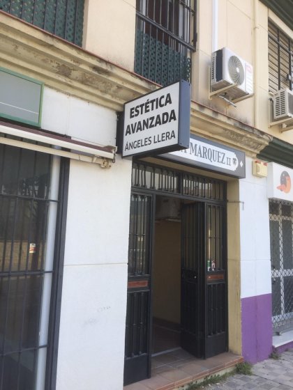 Rótulo caja luminosa para Ángeles Lleras en Sevilla.