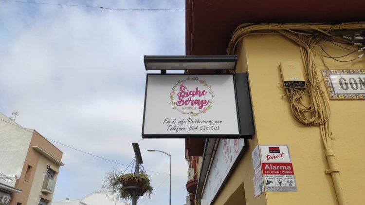 Rótulo cartel banderola tipo luminaria en Dos Hermanas Sevilla.
