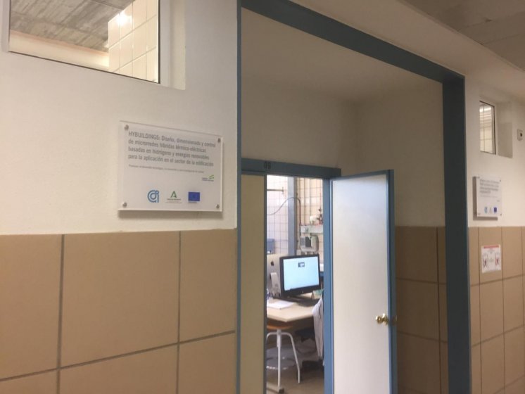 Rótulo cartel en metacrilato placa fondos Feder Andalucía para Aicia en Sevilla.