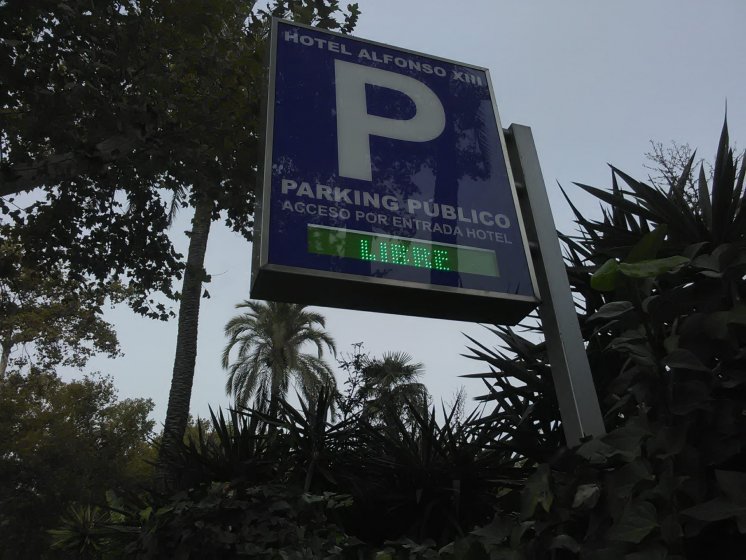 Rótulo Luminoso Banderola Parking Con Led Libre Para Hotel Alfonso Xiii En Sevilla Ref7055 3783