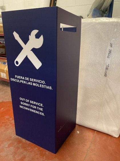Soporte cubre urinario en polipropileno celular en impresi&oacute;n digital.