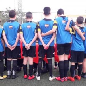 Petos promocionales para equipo infantil. Sevilla