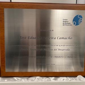 Placa conmemorativa con estuche, personalizada grabación fresada en bajo relieve para el Cabd en Sevilla.