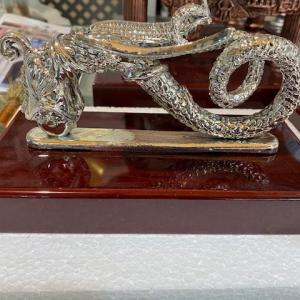 Regalo trofeo, Llamador con baño de plata de Ley. Cuartel General de la Fuerza Terrestre ( Futer ) de Sevilla.