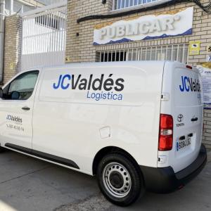 Rotulación de furgoneta en vinilo de corte. JC Vladés Logistica Sevilla.