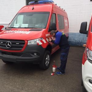 Rotulación de furgonetas de bomberos con vinilos especiales reflectantes homologados. Sevilla